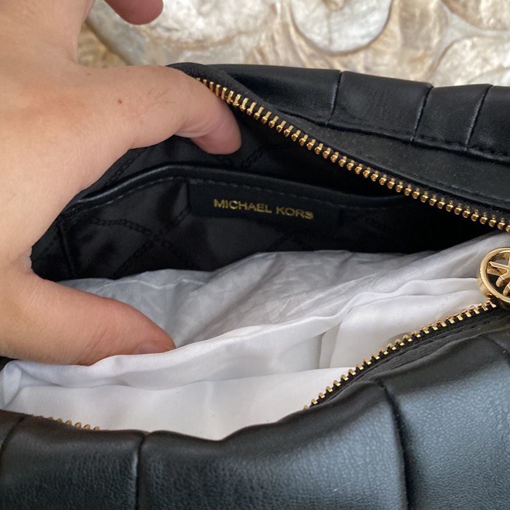 Michael Kors 🖤 crossbody - Picture 9 of 12